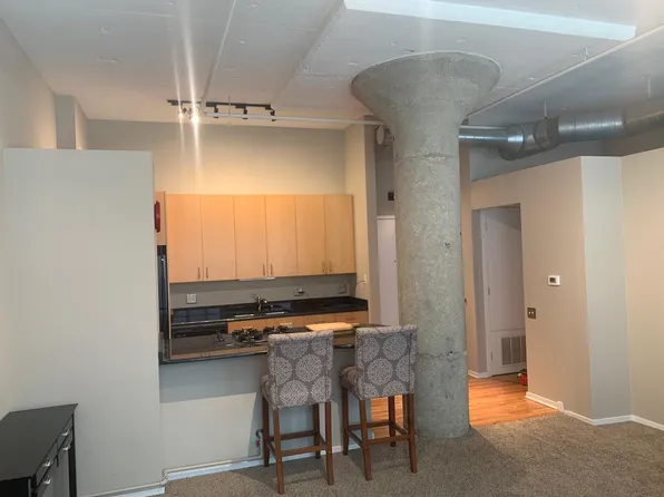 130 S Canal St APT 211, Chicago, IL 60606