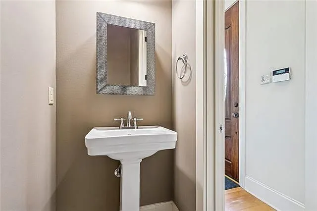 1111 Dante St — Photo 11