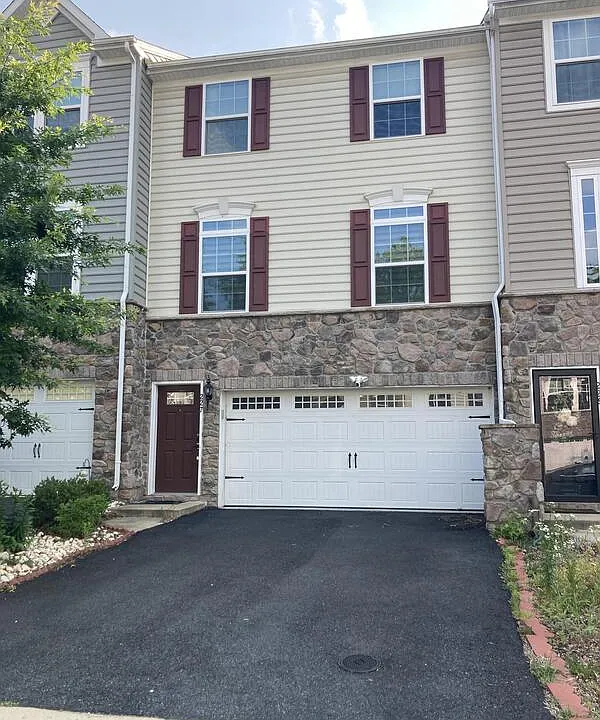 227 W General Grey Ct