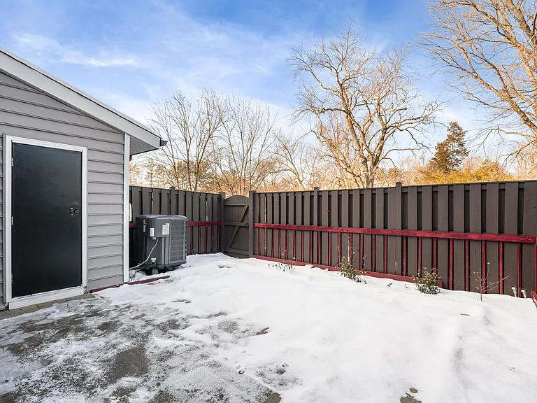 30 Carolina Ct — Photo 32