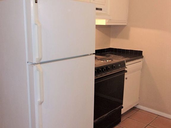 4th image of 700 NW 17th St #3403926
