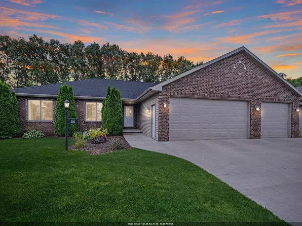 290 Royal Saint Pats Dr, Wrightstown, WI 54180