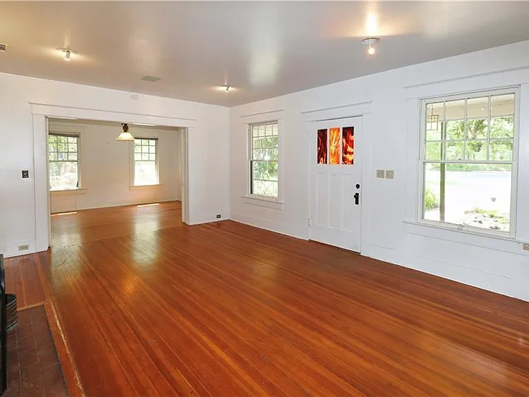 1305 Lorrain St — Photo 9
