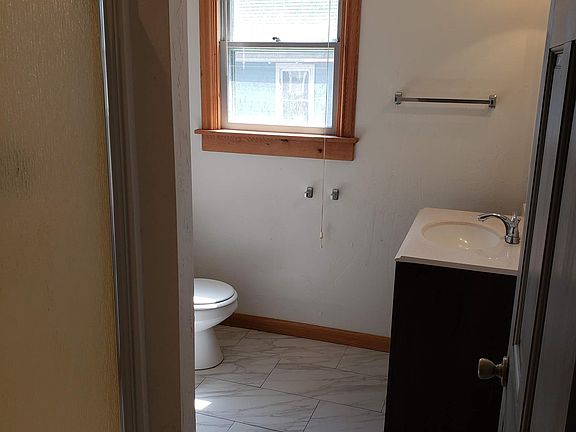 5th image of 524 Jefferson St #11004663