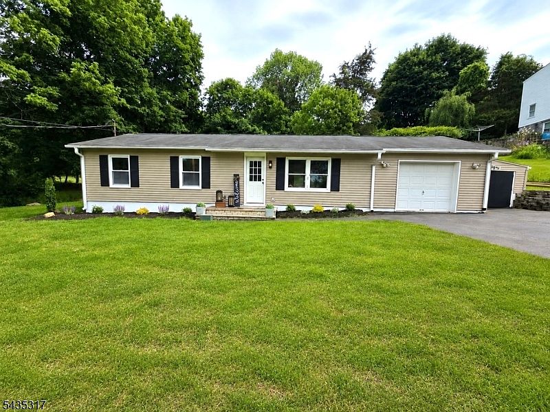 1st image of 5 Ravine Dr