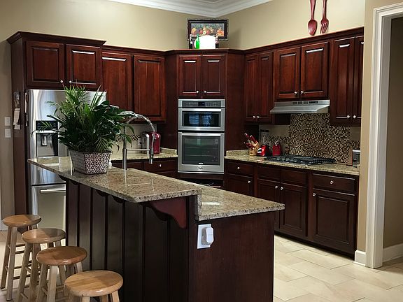 Updated kitchen & appliances