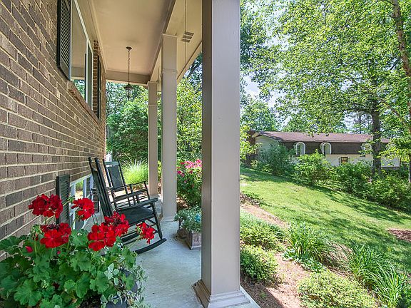 3rd image of 6218 Glenridge Ln