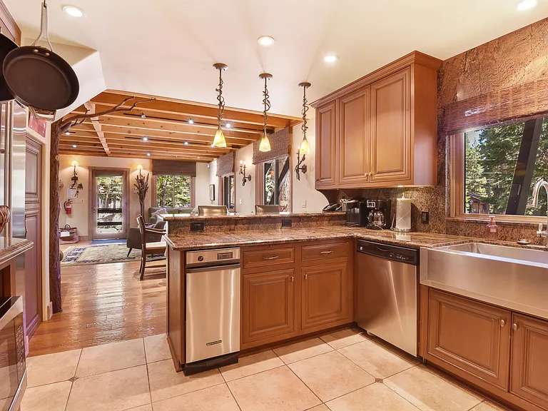 5627 Victoria Rd — Photo 12