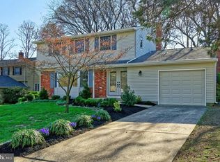 262 Tam Oshanter Rd, Mount Laurel, NJ 08054