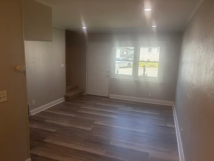 2 bed, 1.0 bath, 918 sqft, $1,125 — Photo 3