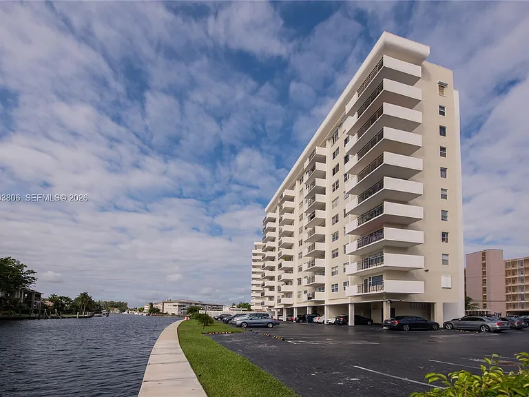 401 Golden Isles Dr #1011 — Photo 36