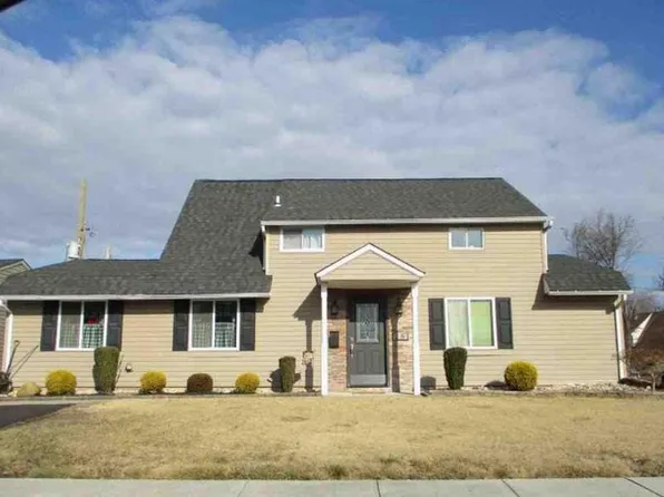 25 Inland Rd, Levittown, PA 19057