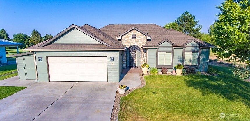1st image of 19297 St Andrews Drive NW
