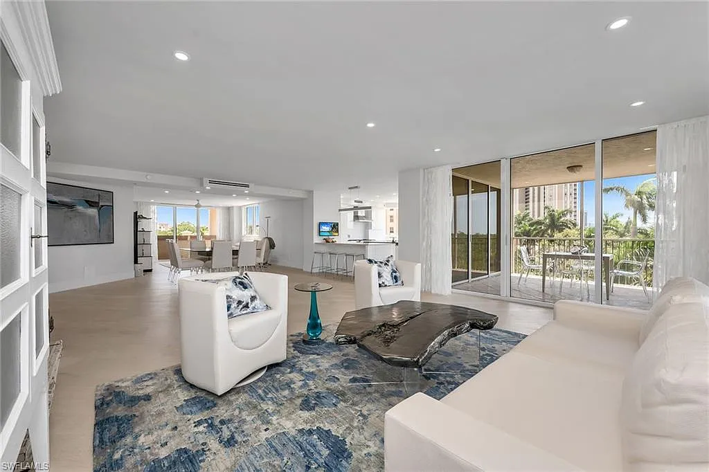 3 bed, 3.0 bath, 3275 sqft, $20,000 — Photo 3