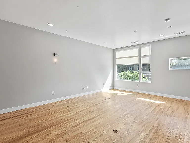 1015 N 21st St — Photo 36