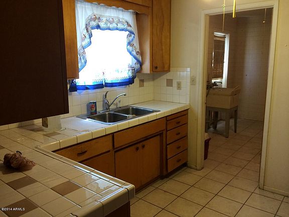 5th image of 8729 N 39th Dr
