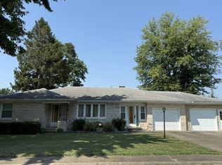 706 Montgomery Cir, Carmi, IL 62821