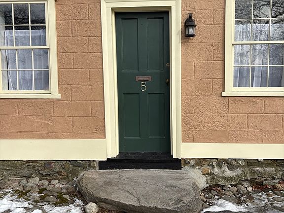 2nd image of 5 Lexington Rd