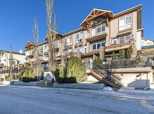 148 SW Rockyledge Vw NW #3, Calgary, AB T3G5Y4