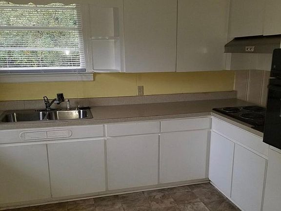 3rd image of 1184 Sawyer St