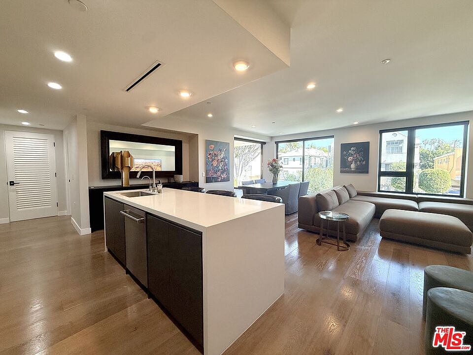 1st image of 1017 N Croft Ave #201