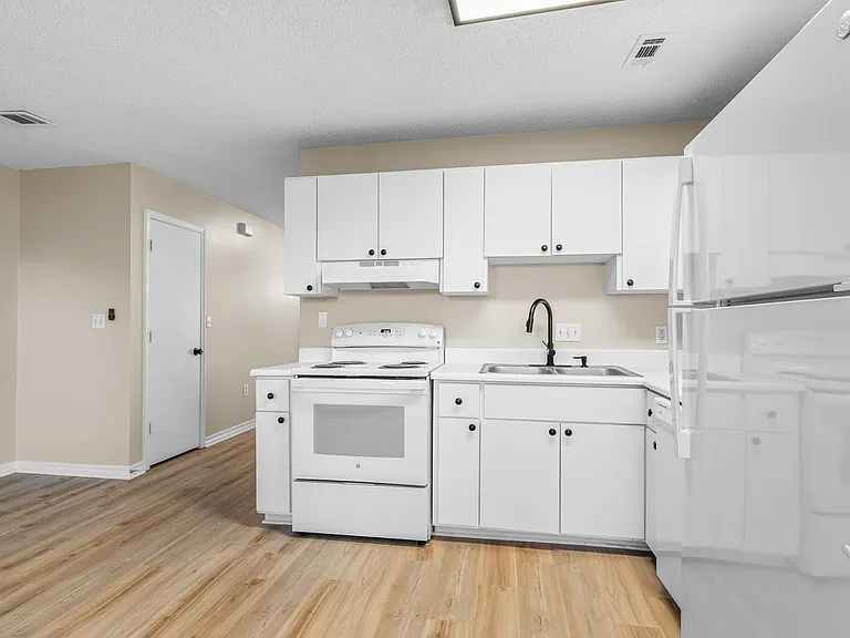 648 Virginia Oak Ct — Photo 17