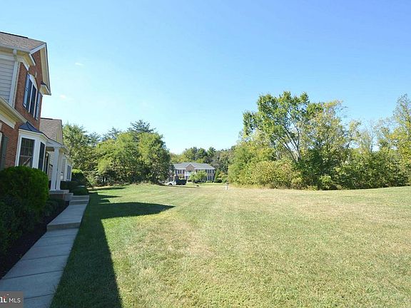 3rd image of 5757 Amelia Springs Cir