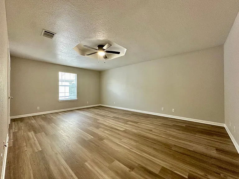 1231 Wood Ave — Photo 12