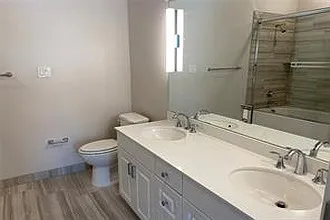 1514 E 15th St #10 — Photo 6