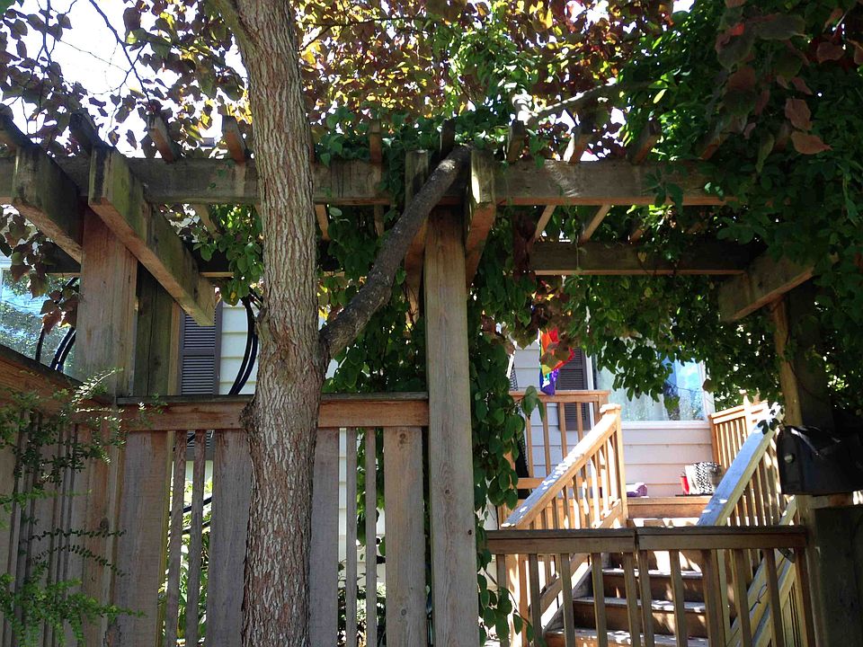 2nd image of 4721 38th Ave NE