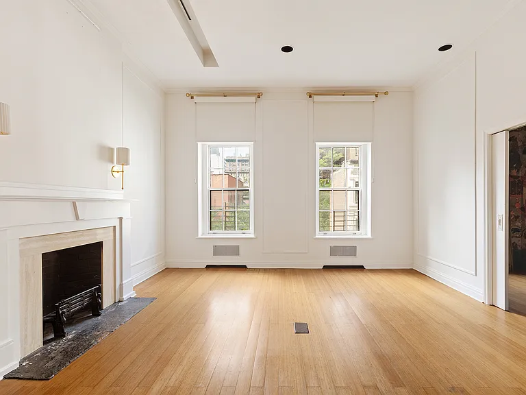 126 E 19th St #5 — Photo 3