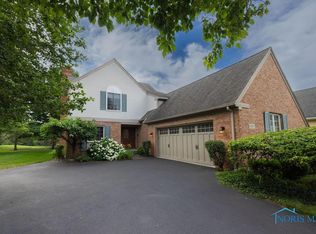 9504 Sheffield Rd, Perrysburg, OH 43551