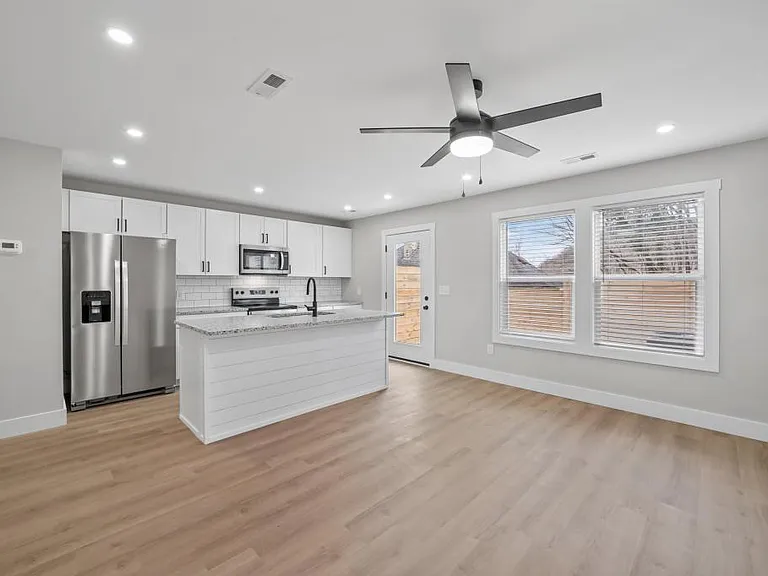 126 Shipman Dr NE — Photo 5