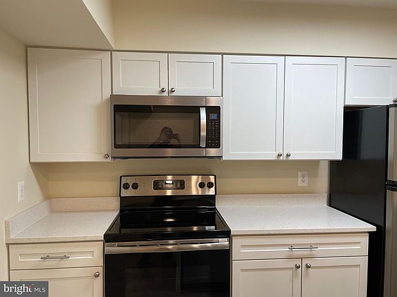 3rd image of 322 Lancaster Sq #322