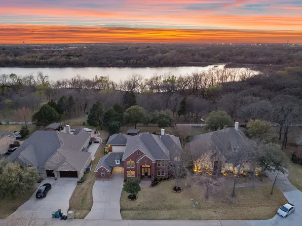 1130 Cogburn Ct, Shady Shores, TX 76208