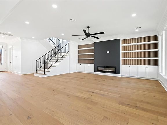5th image of 1361 Prentiss Ave