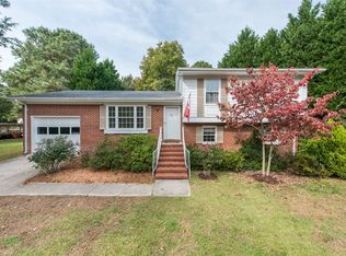 1209 Boxwood Ln, Apex, NC 27502