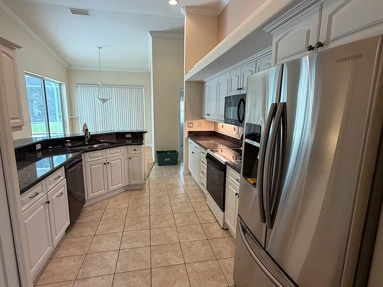 1208 Londonderry Cir — Photo 7