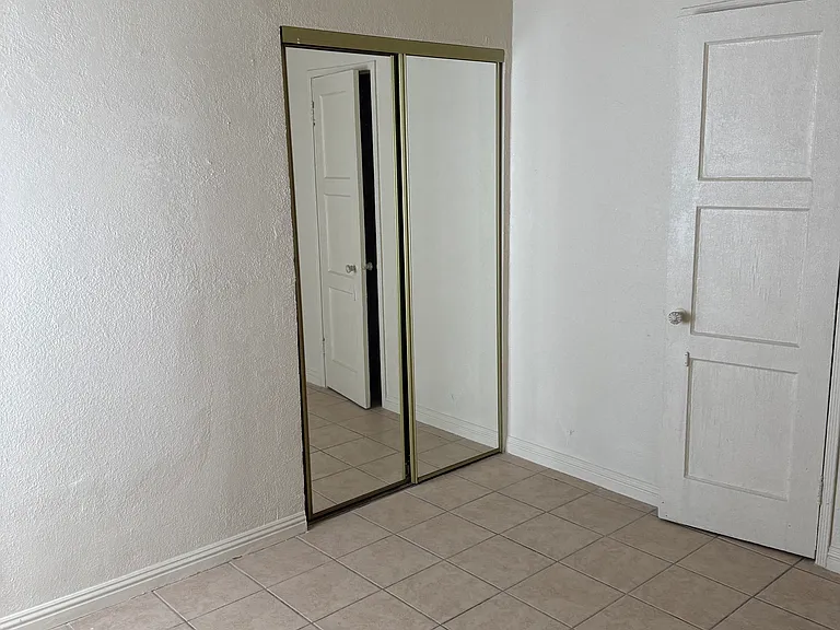 2253 S Cochran Ave — Photo 11