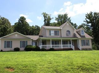 179 Sunset Pointe Dr, Moneta, VA 24121
