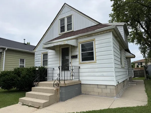 2210 S 56th STREET, West Allis, WI 53219