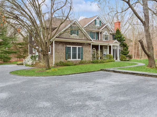110 Greenleaf Ln
