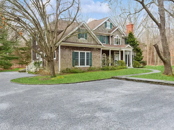 110 Greenleaf Ln, Southampton, NY 11962