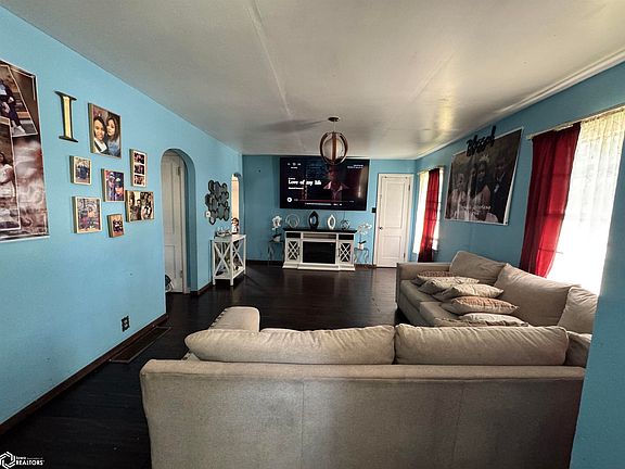 3rd image of 1141 Walnut St