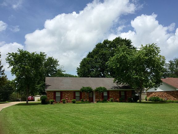 2nd image of 1463 Memorial Dr