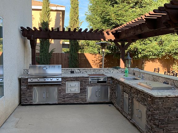 Outdoor Kitchen
