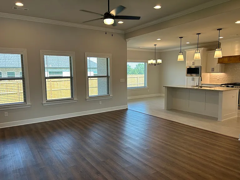 2413 Salmon St — Photo 18