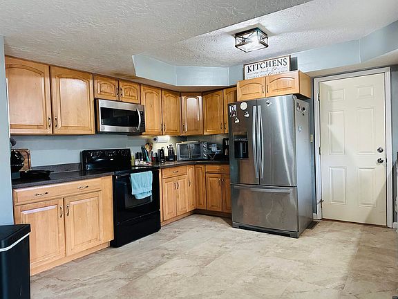 3rd image of 1411 Lynn Pl