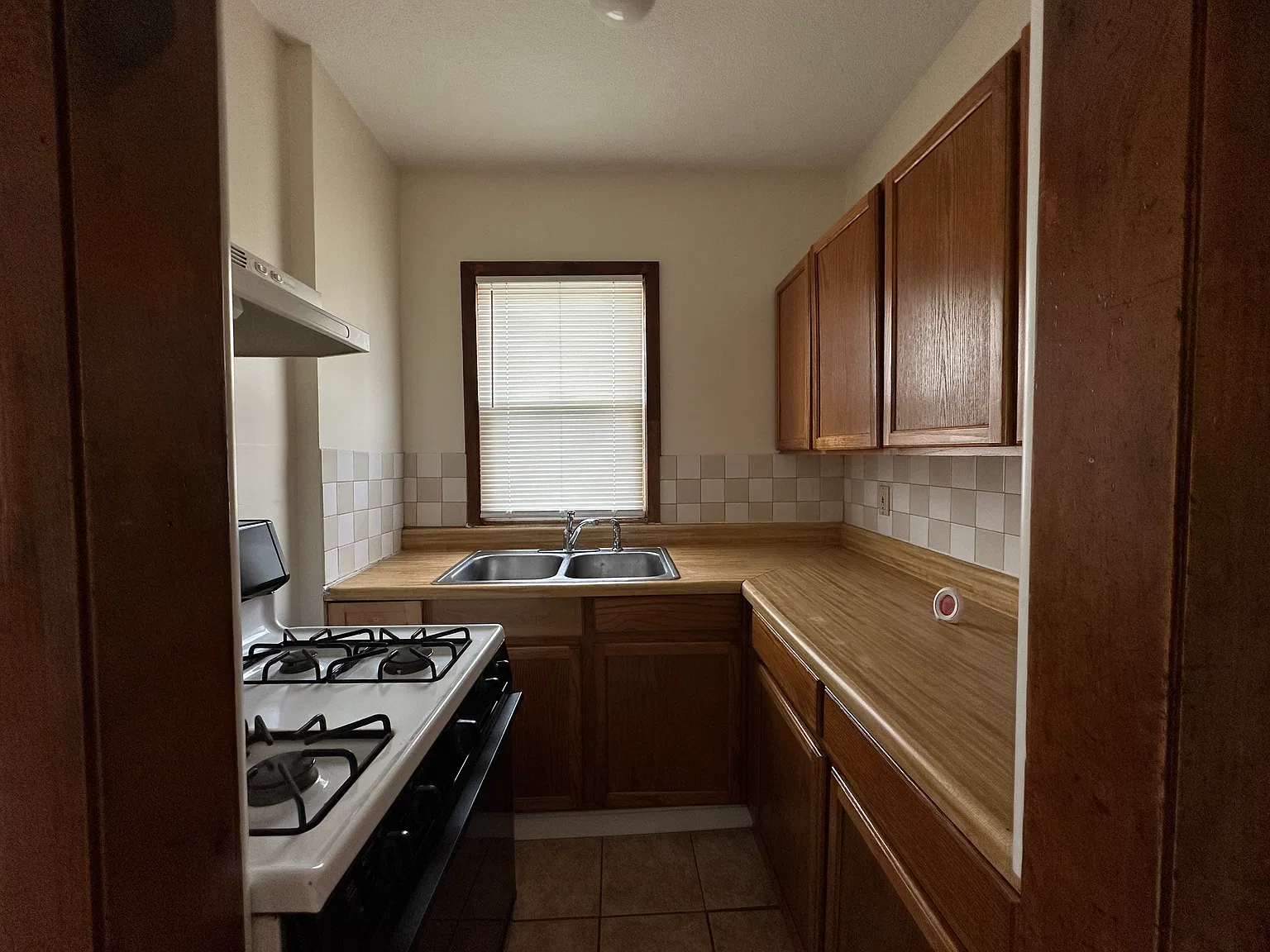 3 bed, 1200 sqft, $1,950 — Photo 4