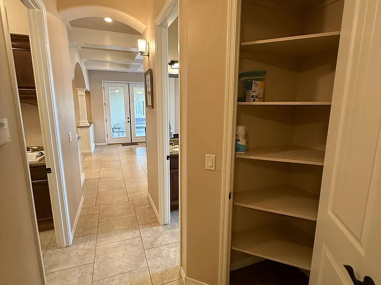 2932 E Acacia Ct — Photo 18